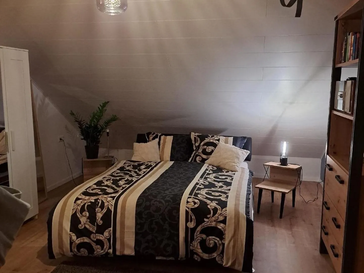 Moderne Neue Dachgeschosswohnung Juliane Goldkronach 0*,  Germany