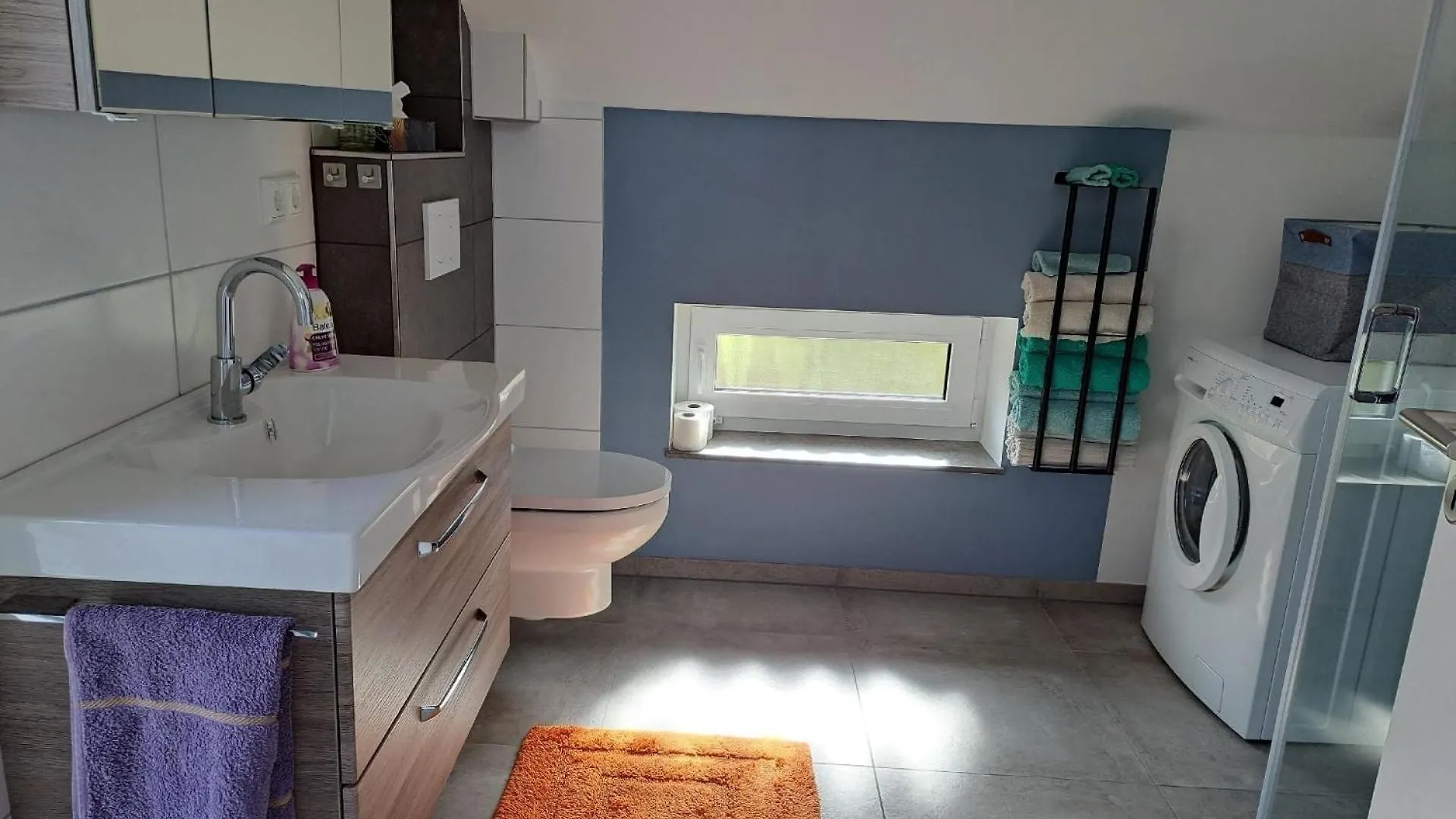 Moderne Neue Dachgeschosswohnung Juliane Goldkronach 0*,