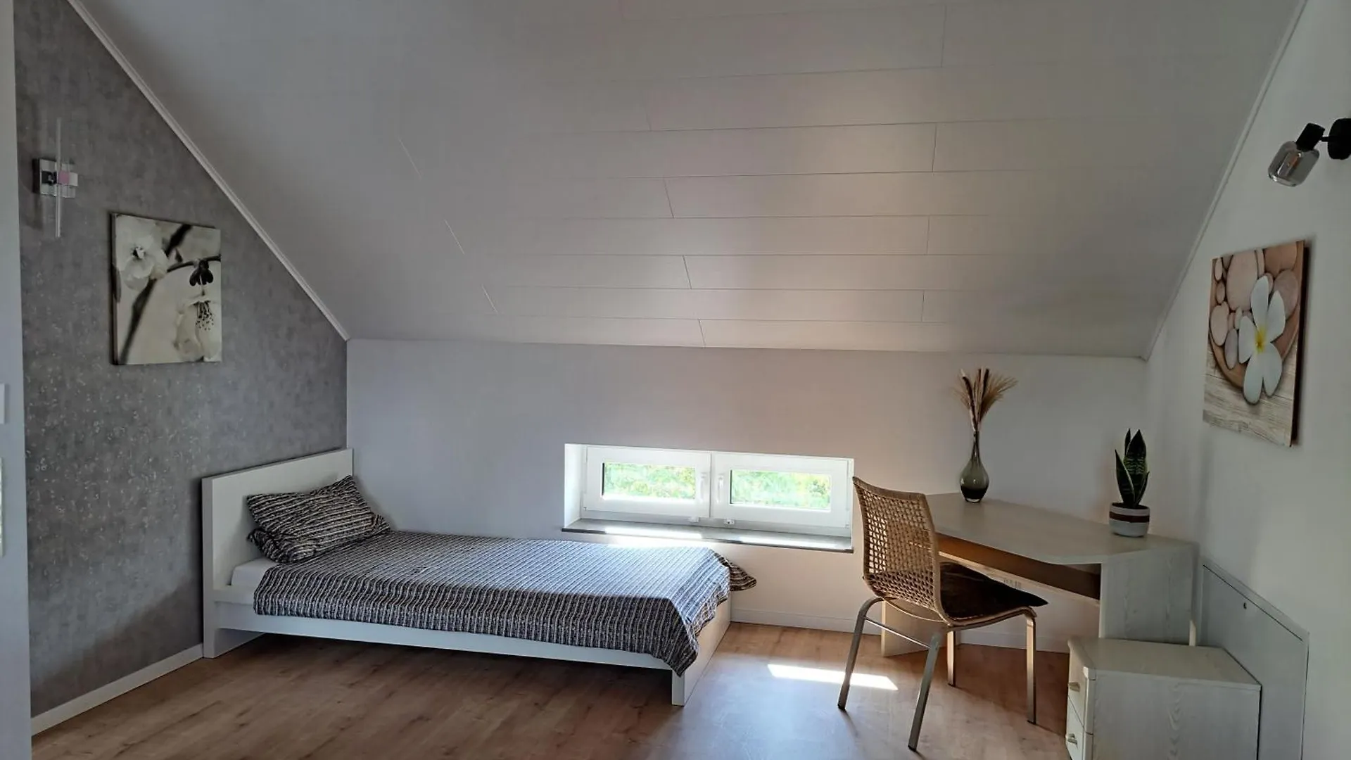 Moderne Neue Dachgeschosswohnung Juliane Goldkronach Apartment