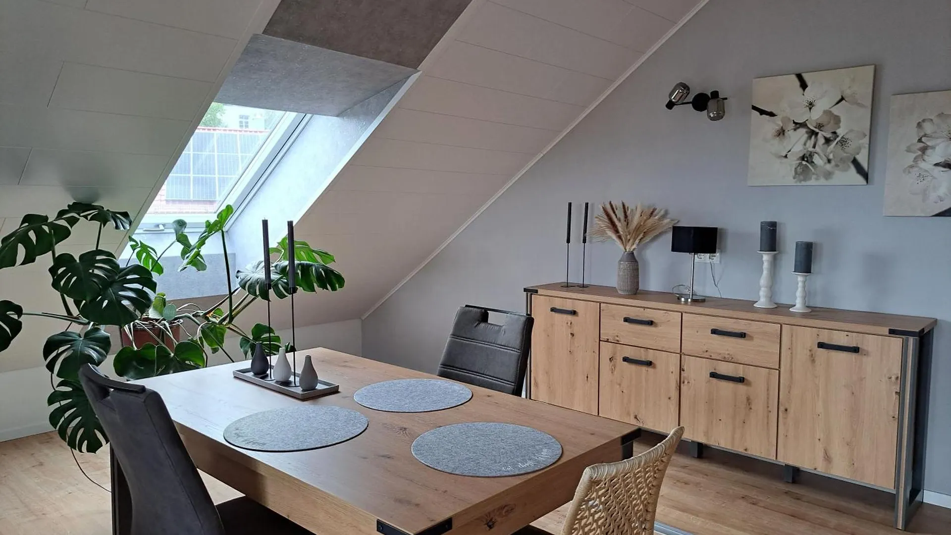 Moderne Neue Dachgeschosswohnung Juliane Goldkronach