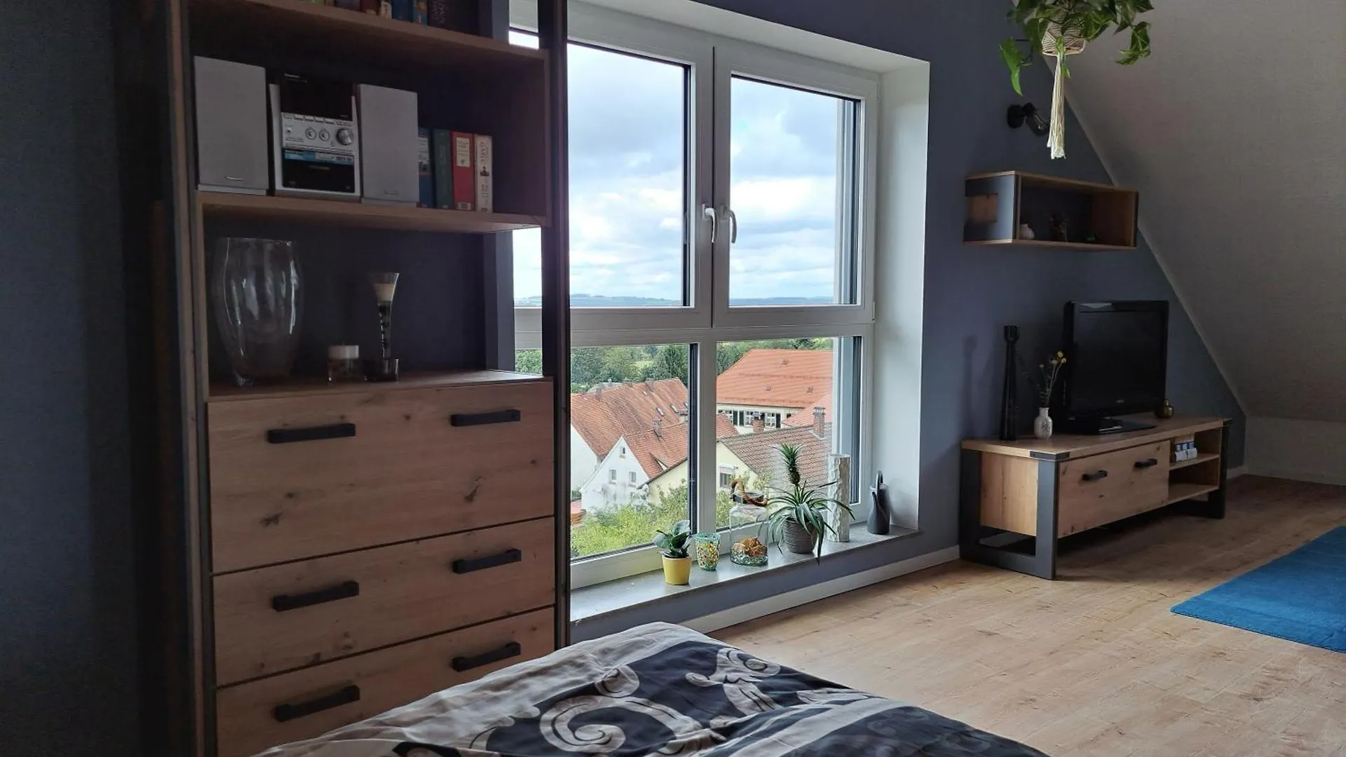 Moderne Neue Dachgeschosswohnung Juliane Goldkronach 0*,  Germany